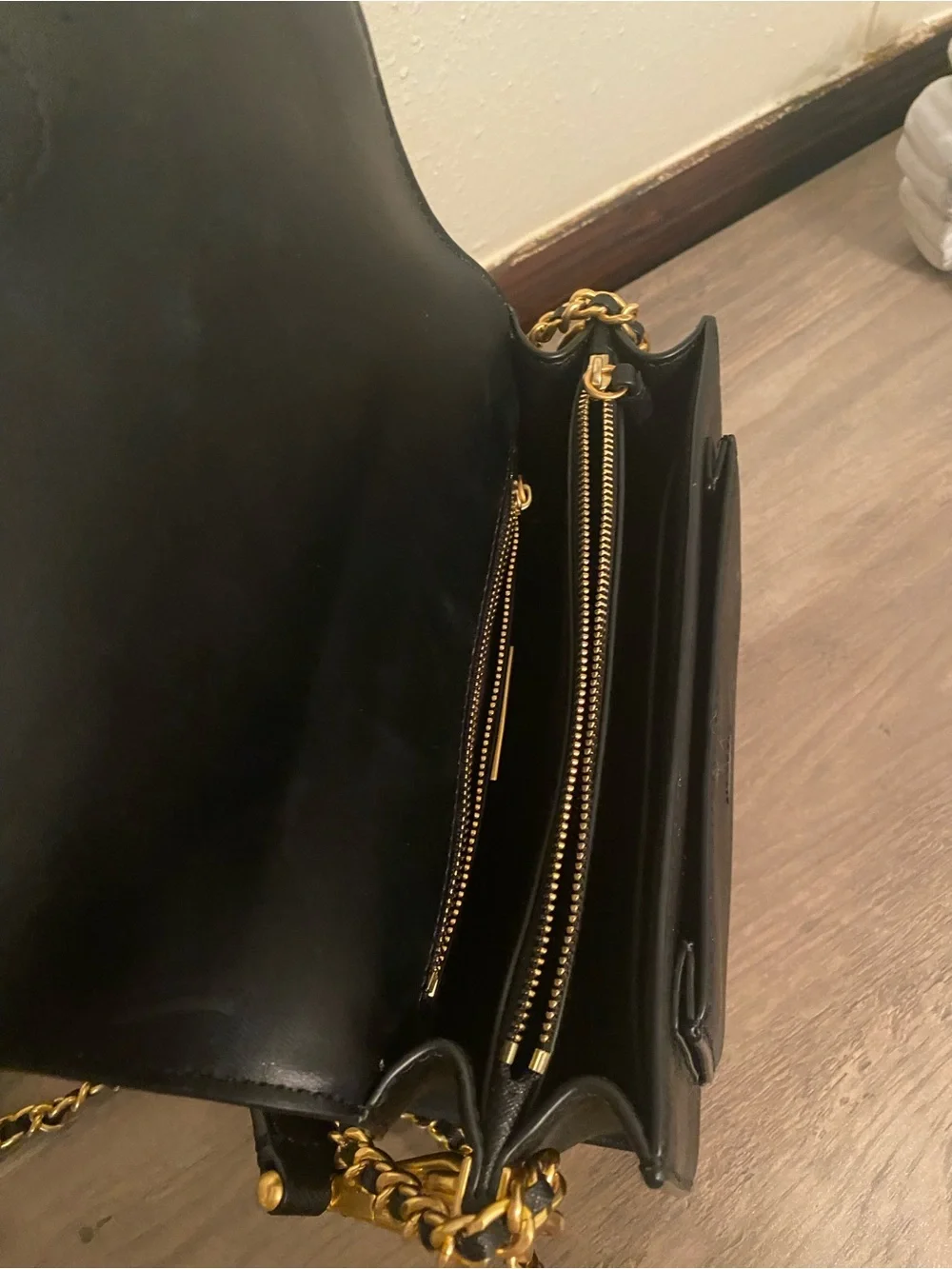 Tory Burch Black Leather Crossbody with Gold Chain - Picture 4 of 12